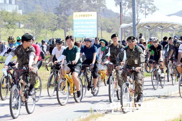 [크기변환]0830-1 제12회 안동시민 녹색자전거 대행진 개최 (3).jpg